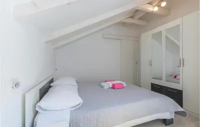 Krevet ili kreveti u jedinici u objektu Beach Front Home In Jesenice