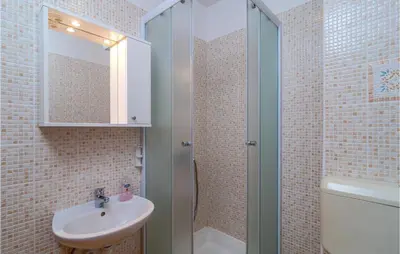Kupaonica u objektu Stunning Apartment In Stanici With Wifi