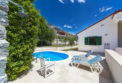 Bazen u objektu Villa Živana ili u blizini