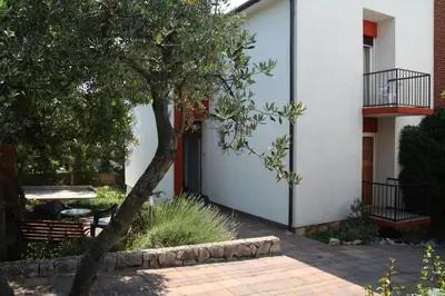 Tlocrt objekta Compelx with detached house and spacious apartment