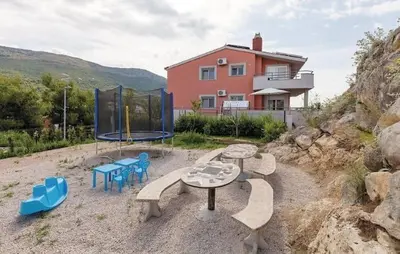 Pogled na planine ili pogled na planine iz vila