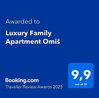 Certifikat, nagrada, logo ili neki drugi dokument izložen u objektu Luxury Family Apartment Omiš