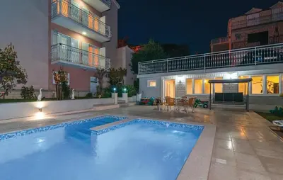 Bazen u objektu Apartments MM ili u blizini