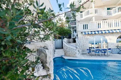 Bazen u objektu Apartment Aria with private heated pool ili u blizini
