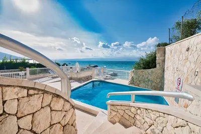 Bazen u objektu Apartment Aria with private heated pool ili u blizini