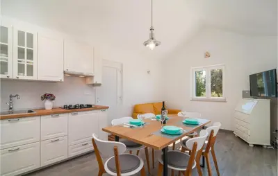 Kuhinja ili čajna kuhinja u objektu Beach Front Home In Postira