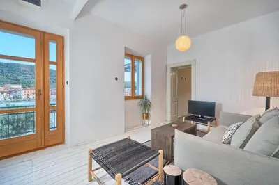 TV i/ili zabavni centar u objektu Hvar luxury Villa and pool with view in heart of Stari Grad