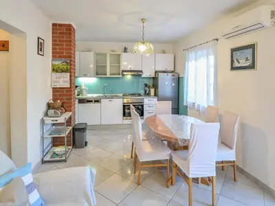 Kuhinja ili čajna kuhinja u objektu Apartment Ana-1 by Interhome