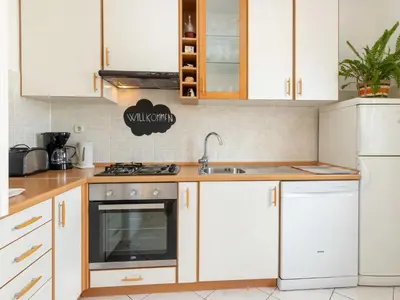 Kuhinja ili čajna kuhinja u objektu Holiday Home Ana-3 by Interhome