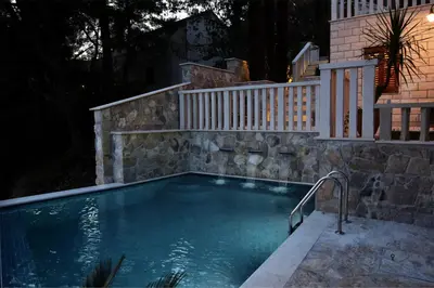 Bazen u objektu Spectacular Beachfront Brac Villa 6 Bedrooms Villa Selca Violet ili u blizini