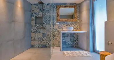 Kupaonica u objektu Charming Bohemian Chic Style Villa 4 Bedrooms Villa Punti Waterfront Sea