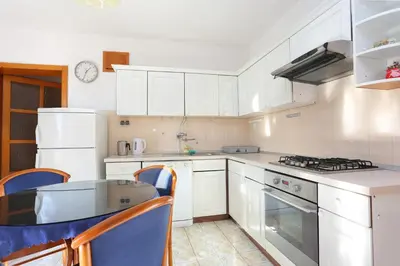 Kuhinja ili čajna kuhinja u objektu Apartments with parking space Brela, Makarska - 18495