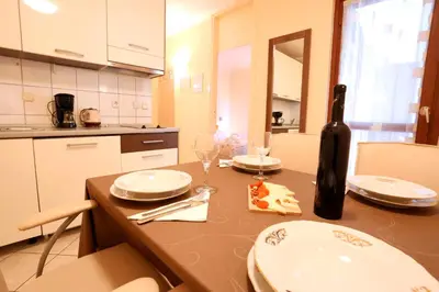 Kuhinja ili čajna kuhinja u objektu Beach Apartments Vlado