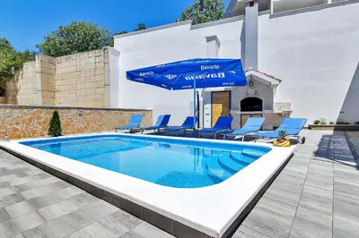 Bazen u objektu Holiday home Nadea - with private pool ili u blizini
