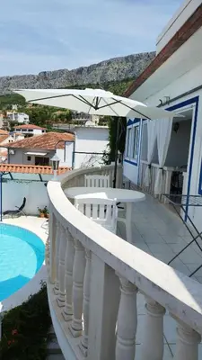 Bazen u objektu Villa Elit ili u blizini