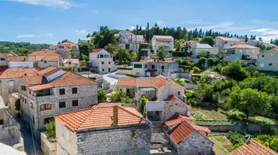 Pogled na grad 'Sutivan' ili pogled na grad iz apartmana