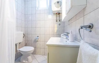 Kupaonica u objektu Lovely Apartment In Pisak With Wifi