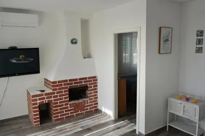 TV i/ili zabavni centar u objektu Apartment on the beach - Nemira, Omiš