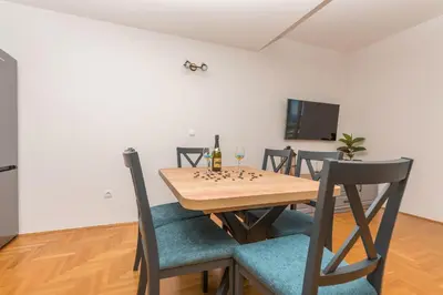 TV i/ili zabavni centar u objektu Deluxe 3 bedroom apartment with sea view