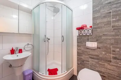 Kupaonica u objektu Family-friendly apartments with swimming pool Stanici, Omis - 18676
