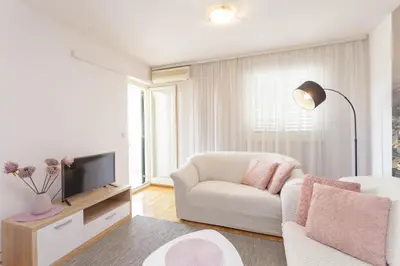 TV i/ili zabavni centar u objektu Apartment Merry Center & Beach
