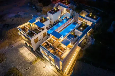Bazen u objektu Wind Rose Wellness Villas, Villa Bura ili u blizini