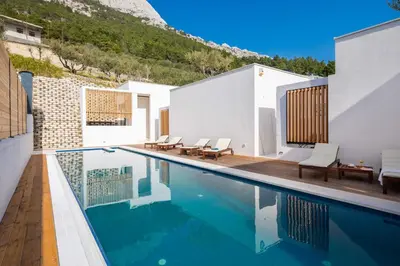 Bazen u objektu Wind Rose Wellness Villas, Villa Bura ili u blizini