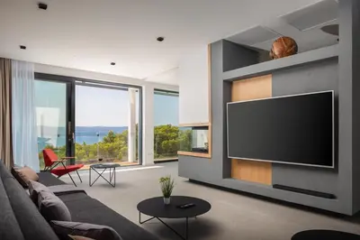 TV i/ili zabavni centar u objektu Wind Rose Wellness Villas, Villa Maestral