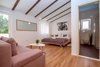 Krevet ili kreveti u jedinici u objektu VILLA STOZAK, private heated pool, cinema room and sauna, 7 km from beach