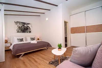 Krevet ili kreveti u jedinici u objektu VILLA STOZAK, private heated pool, cinema room and sauna, 7 km from beach