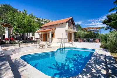 Bazen u objektu Villa Zoro 3-bedroom villa with private pool and amazing panorama ili u blizini