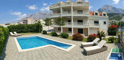Bazen u objektu Apartment Veronika ili u blizini