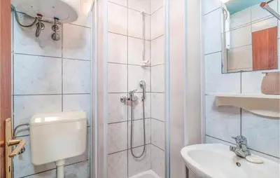 Kupaonica u objektu Beautiful Home In Supetar