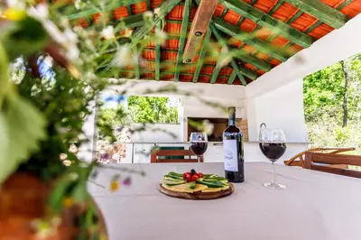 Pića u objektu Charming stone house with private pool & jacuzzi - Holiday Home Vera