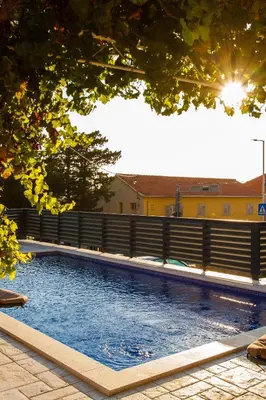 Bazen u objektu Unforgettable sea view apartments Bakota ili u blizini