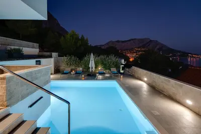 Bazen u objektu Villa Allegra with 32msq heated pool, 300m far from sandy beaches, open sea view ili u blizini