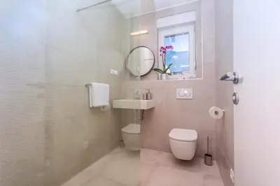 Kupaonica u objektu Villa Diva with 7 bedrooms, heated pool, sauna and fun zone, sea views