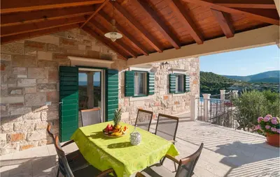 Pogled na planine ili pogled na planine iz vikendica