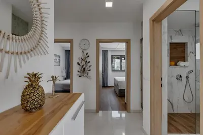 Kupaonica u objektu Luxury Promajna Beach Apartment