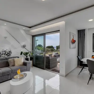 Luxury Promajna Beach Apartment