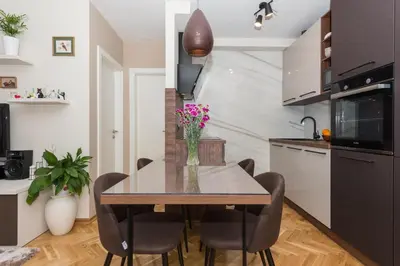 Kuhinja ili čajna kuhinja u objektu Chic apartment Zoja near beach with free parking