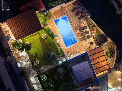 Bazen u objektu Home PANDZA - Omiš, private pool close to the beach ili u blizini
