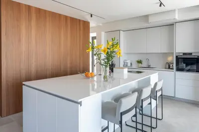 Kuhinja ili čajna kuhinja u objektu Infinity Residence