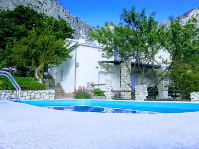 Bazen u objektu Villa Marija ili u blizini