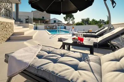Bazen u objektu Villa Allure ili u blizini