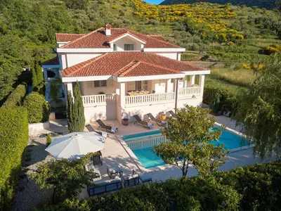 Bazen u objektu Holiday Home Plasa ili u blizini