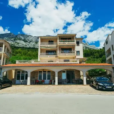 Apartments Lovre
