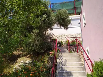 Vrt u objektu Cheerful two bedroom cottage with panoramic view in Celina
