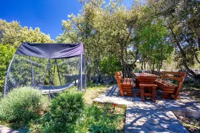 Vrt u objektu Villa SAN with heated pool, traditional surroundings, 3-bedrooms