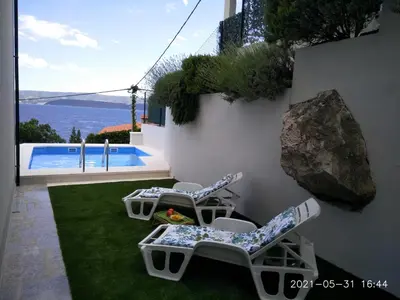 Bazen u objektu Private Pool and Sea View Apartment ili u blizini